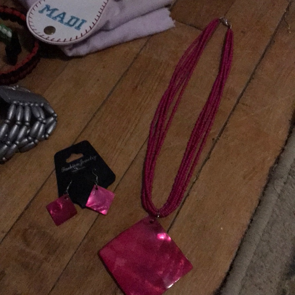 Necklace earrings set